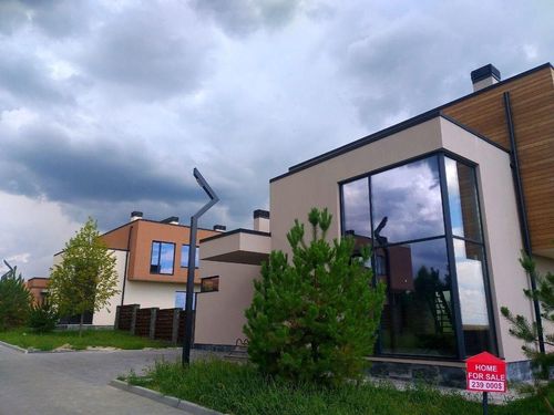 Neubau mit Glasfront